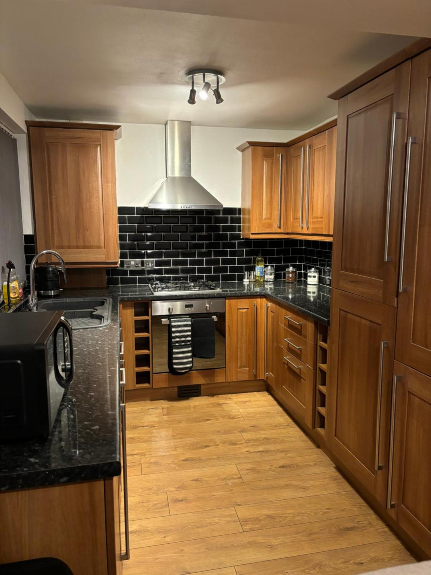 Cozy 3 Bed Home In Halifax With Secure Parking - Long & Short Stays Welcome! Eksteriør bilde
