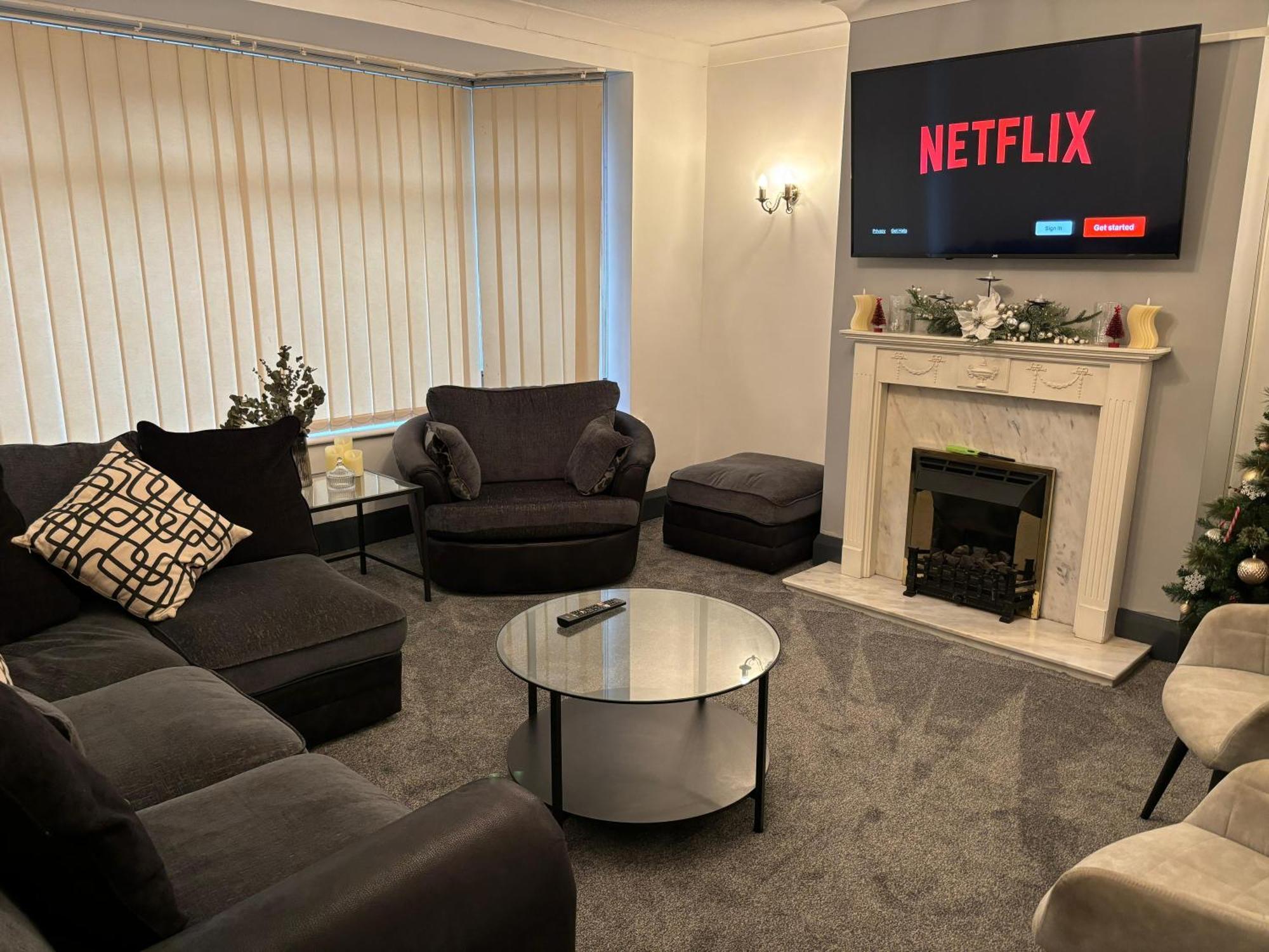 Cozy 3 Bed Home In Halifax With Secure Parking - Long & Short Stays Welcome! Eksteriør bilde